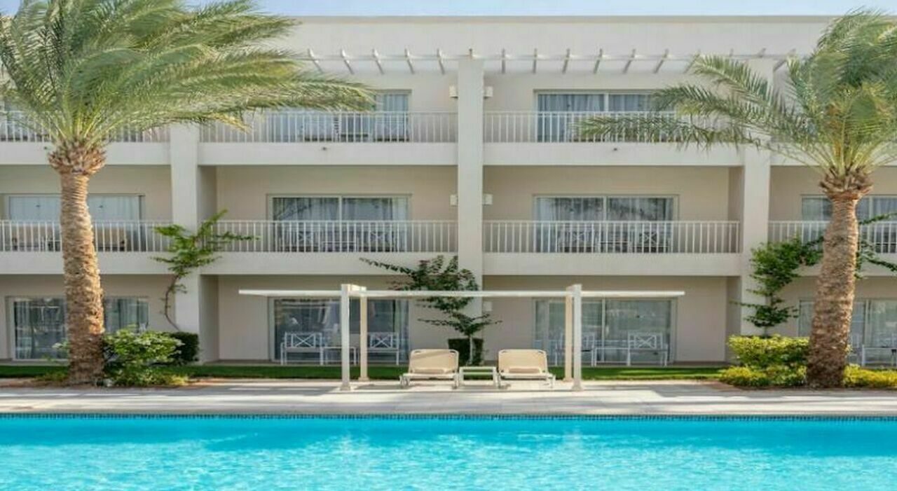 Bimba morta dopo il soggiorno in Egitto, altri due bambini gravi nel resort di Hurghada