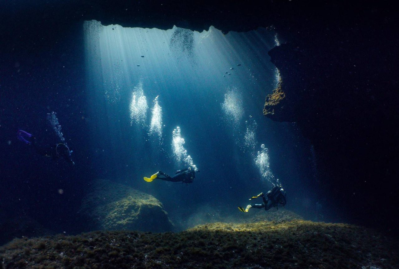 Maldive, trovati i corpi dei quattro sub italiani dispersi nella grotta dell