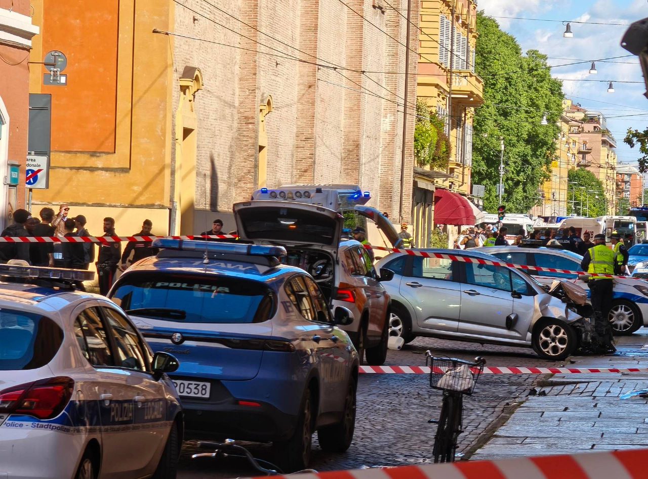 Modena, El Koudri davanti al gip dopo la strage in via Emilia: È giusto che sia in carcere