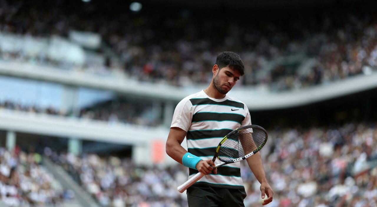 Carlos Alcaraz si ferma ancora, niente Wimbledon e Queen