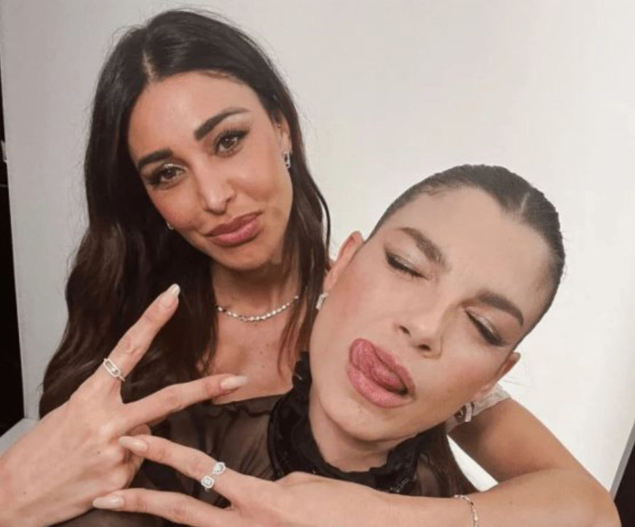 Belen Rodriguez scrive a Emma sui social, il commento che chiude il passato con Stefano De Martino Belen Rodriguez scrive a Emma sui social, il commento che chiude il passato con Stefano De Martino
