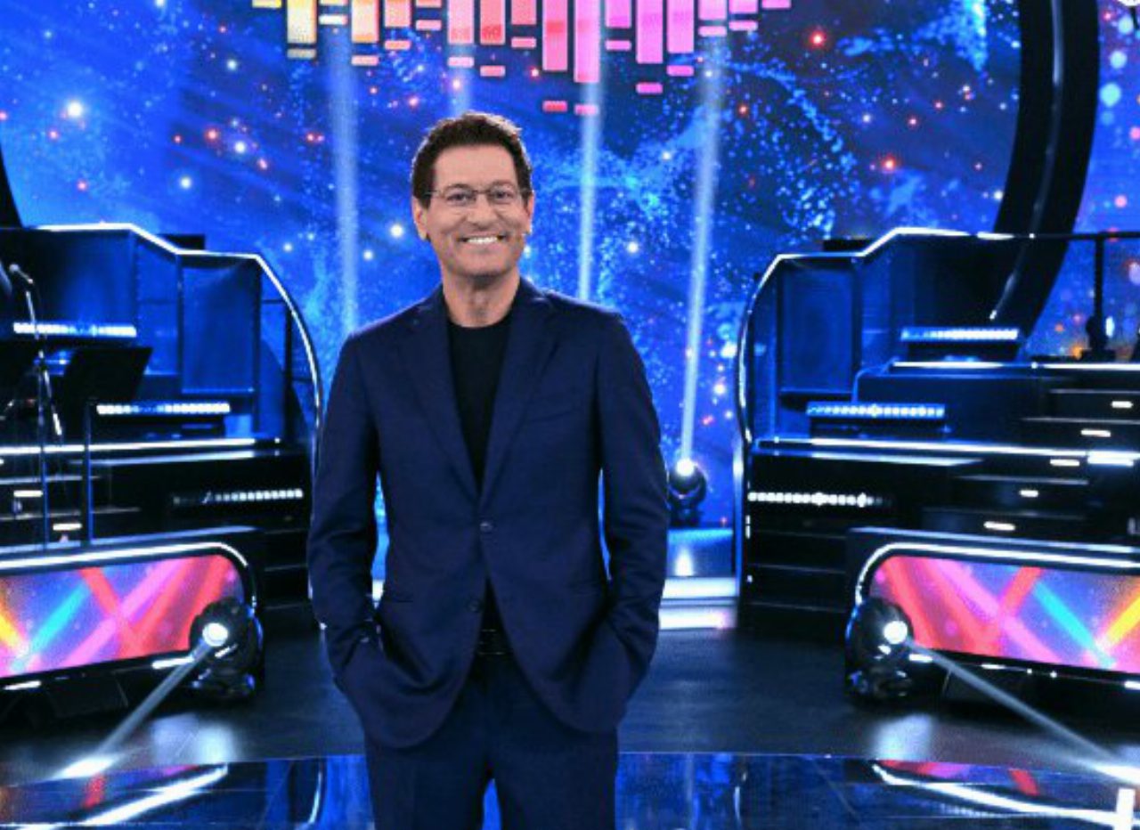 Sarabanda Celebrity torna su Italia 1, Enrico Papi rilancia il quiz musicale con ospiti vip Sarabanda Celebrity torna su Italia 1, Enrico Papi rilancia il quiz musicale con ospiti vip