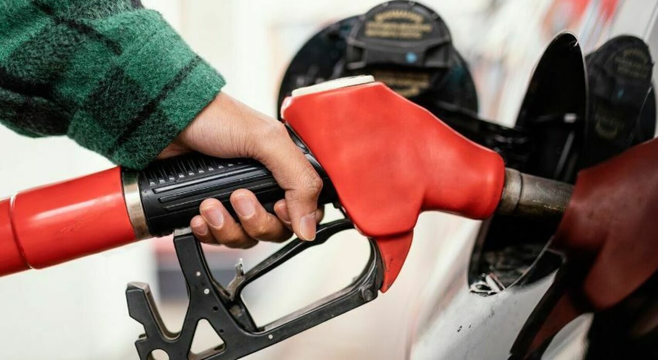 Benzinaio abusivo scoperto a Besnate, tre indagati per il traffico di gasolio agricolo Benzinaio abusivo scoperto a Besnate, tre indagati per il traffico di gasolio agricolo