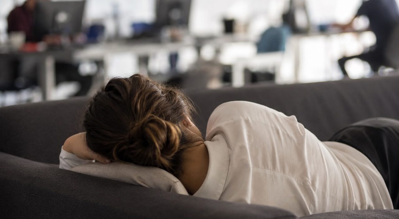 Varese, licenziata dopo un sonno in pausa pranzo mentre accudiva il figlio neonato Varese, licenziata dopo un sonno in pausa pranzo mentre accudiva il figlio neonato