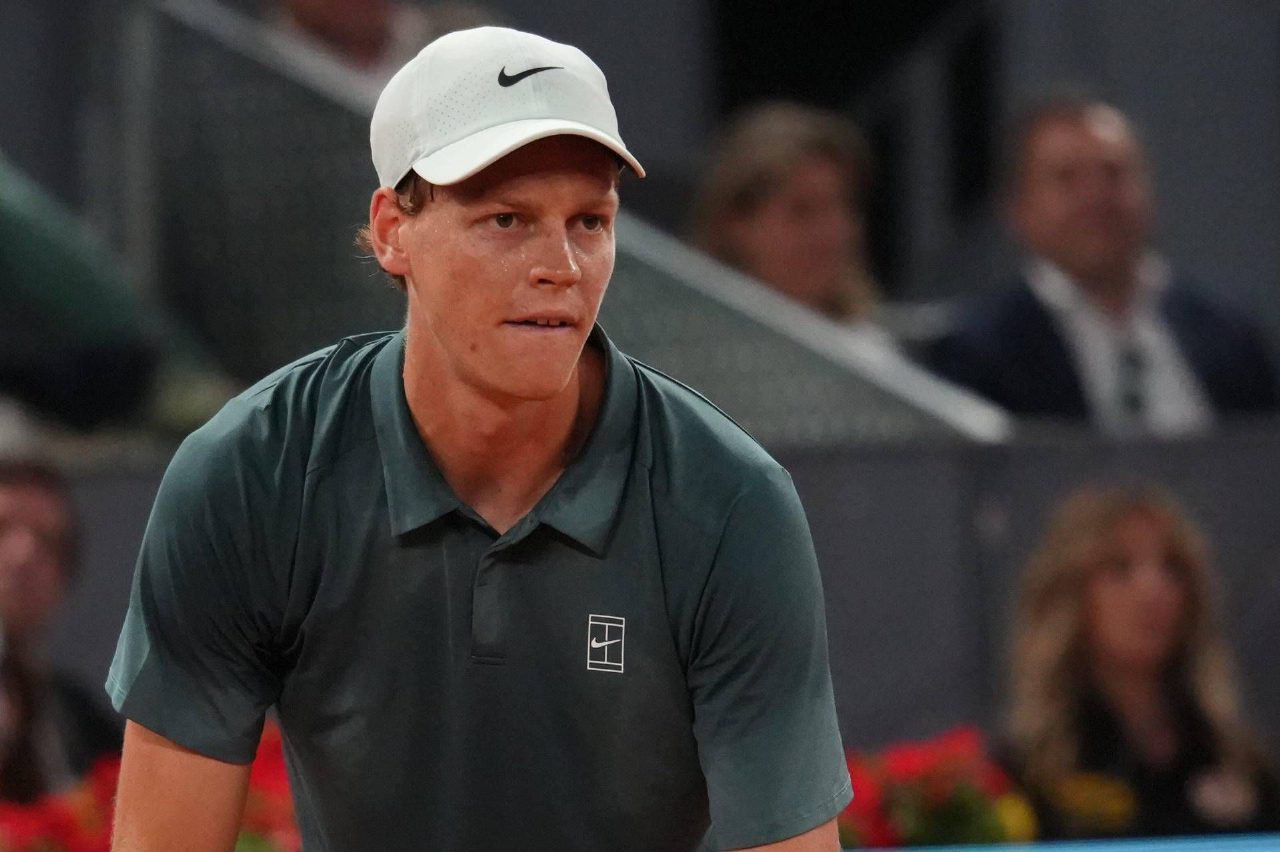 Sinner al Roland Garros, allenamento con Baez per alzare ritmo e intensità a Parigi Sinner al Roland Garros, allenamento con Baez per alzare ritmo e intensità a Parigi