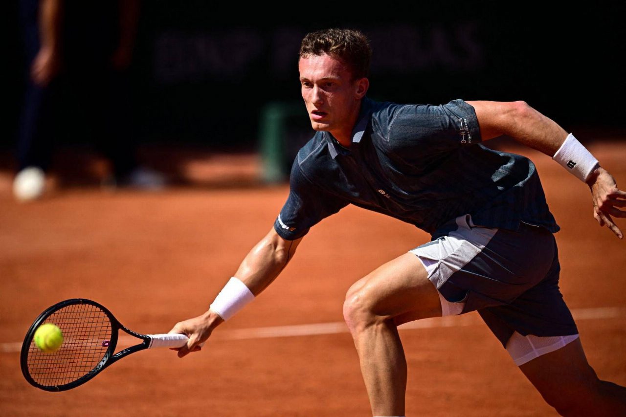 Roland Garros, Lehecka eliminato al primo turno da Carreno Busta in tre set