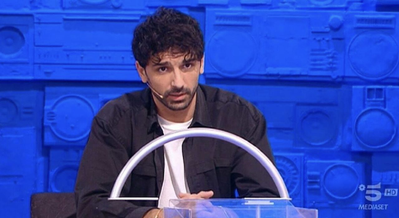 Raimondo Todaro e il ritorno ad Amici, la condizione per dire sì a Maria De Filippi Raimondo Todaro e il ritorno ad Amici, la condizione per dire sì a Maria De Filippi