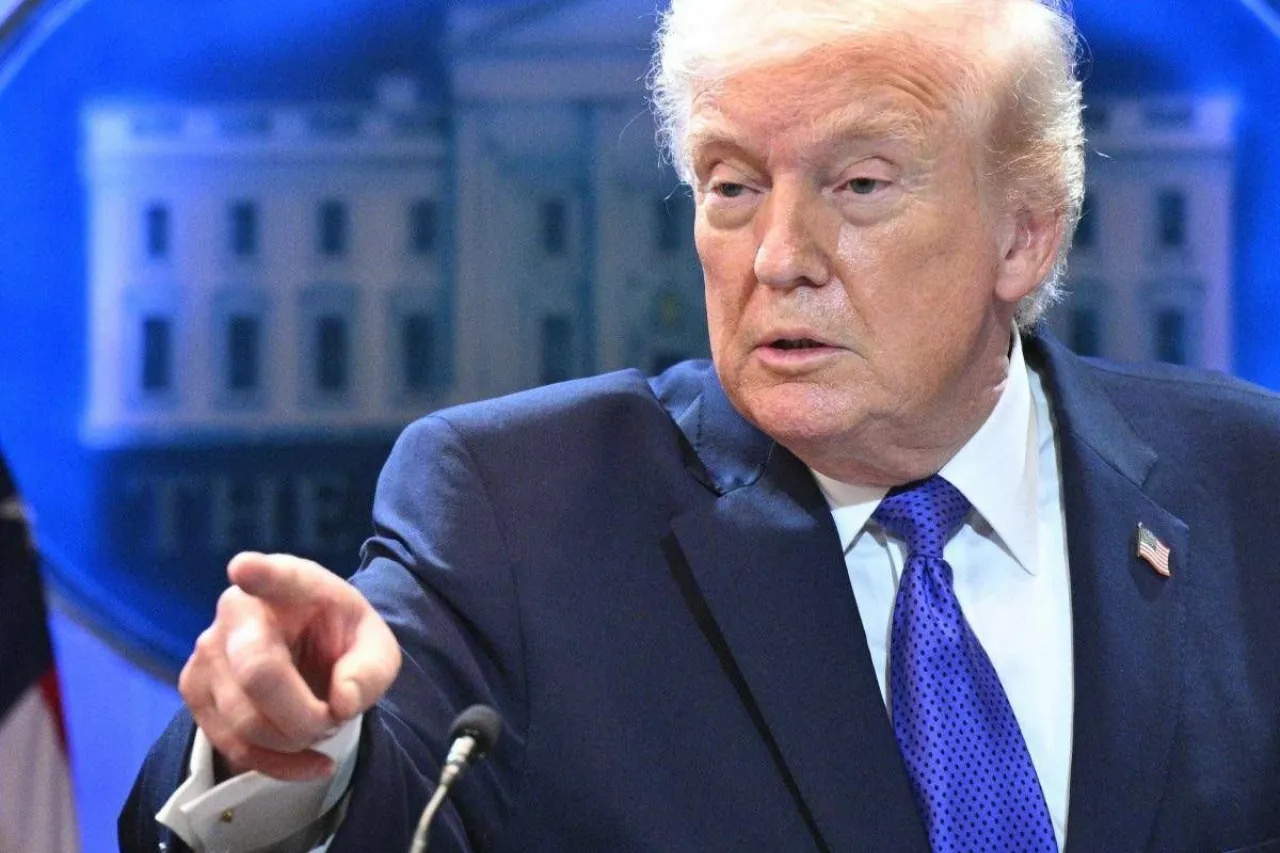 Trump, raid Usa contro siti iraniani nello Stretto di Hormuz e ultimatum sull