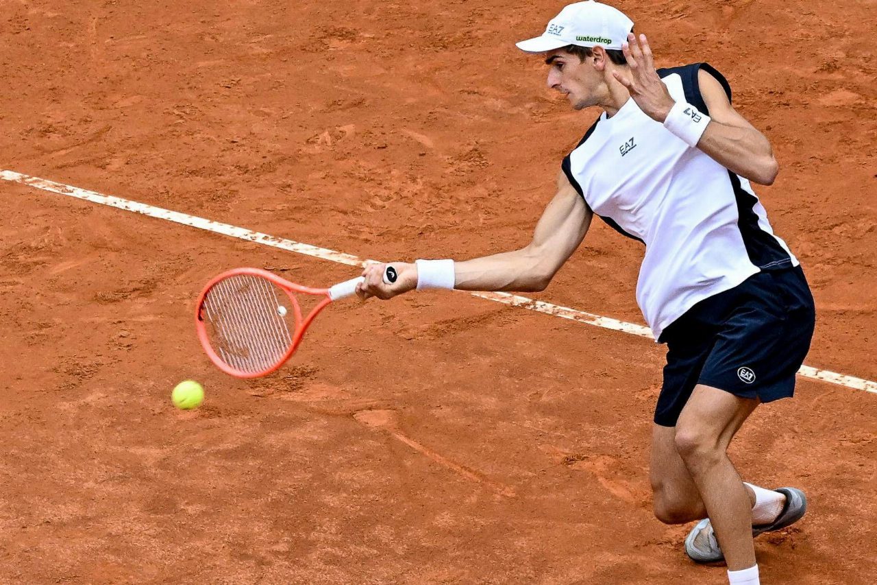Roland Garros, Arnaldi supera Griekspoor dopo oltre quattro ore e sfida Tsitsipas Roland Garros, Arnaldi supera Griekspoor dopo oltre quattro ore e sfida Tsitsipas