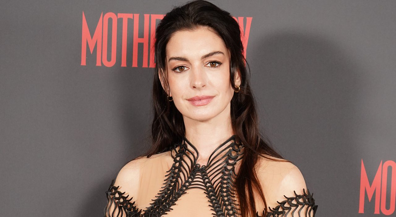 Anne Hathaway racconta la malattia agli occhi e risponde ai rumors sul lifting facciale Anne Hathaway racconta la malattia agli occhi e risponde ai rumors sul lifting facciale