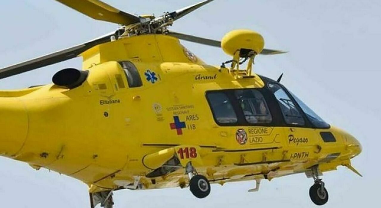 Vallecorsa, ragazzo di 15 anni cade dal balcone di casa e viene trasferito a Roma in eliambulanza Vallecorsa, ragazzo di 15 anni cade dal balcone di casa e viene trasferito a Roma in eliambulanza