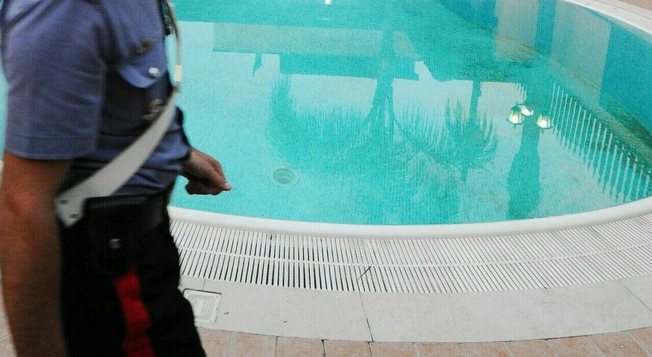 Finale Ligure, ragazzo di 15 anni muore in piscina durante il soggiorno con l