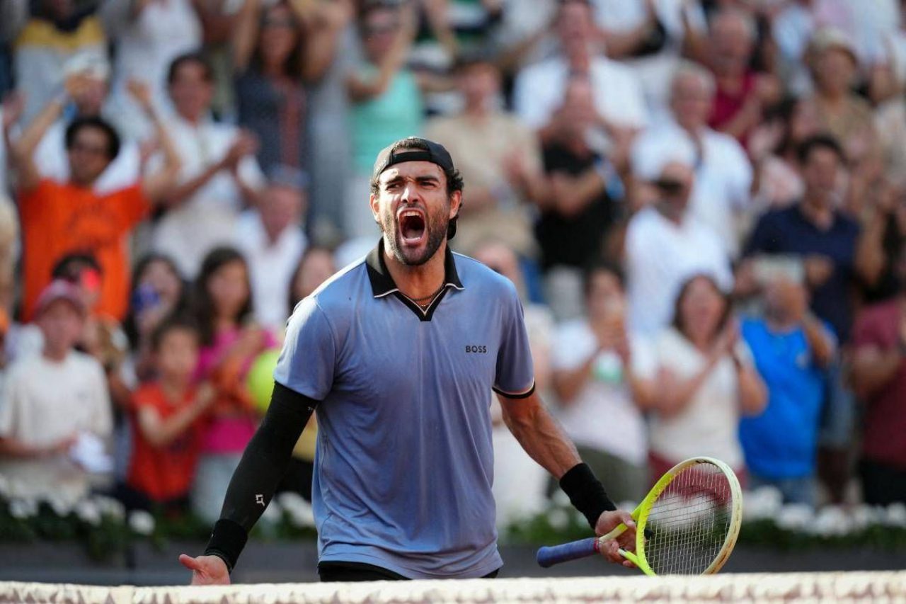 Berrettini ai quarti del Roland Garros, il gesto dopo la vittoria accende il sogno finale
