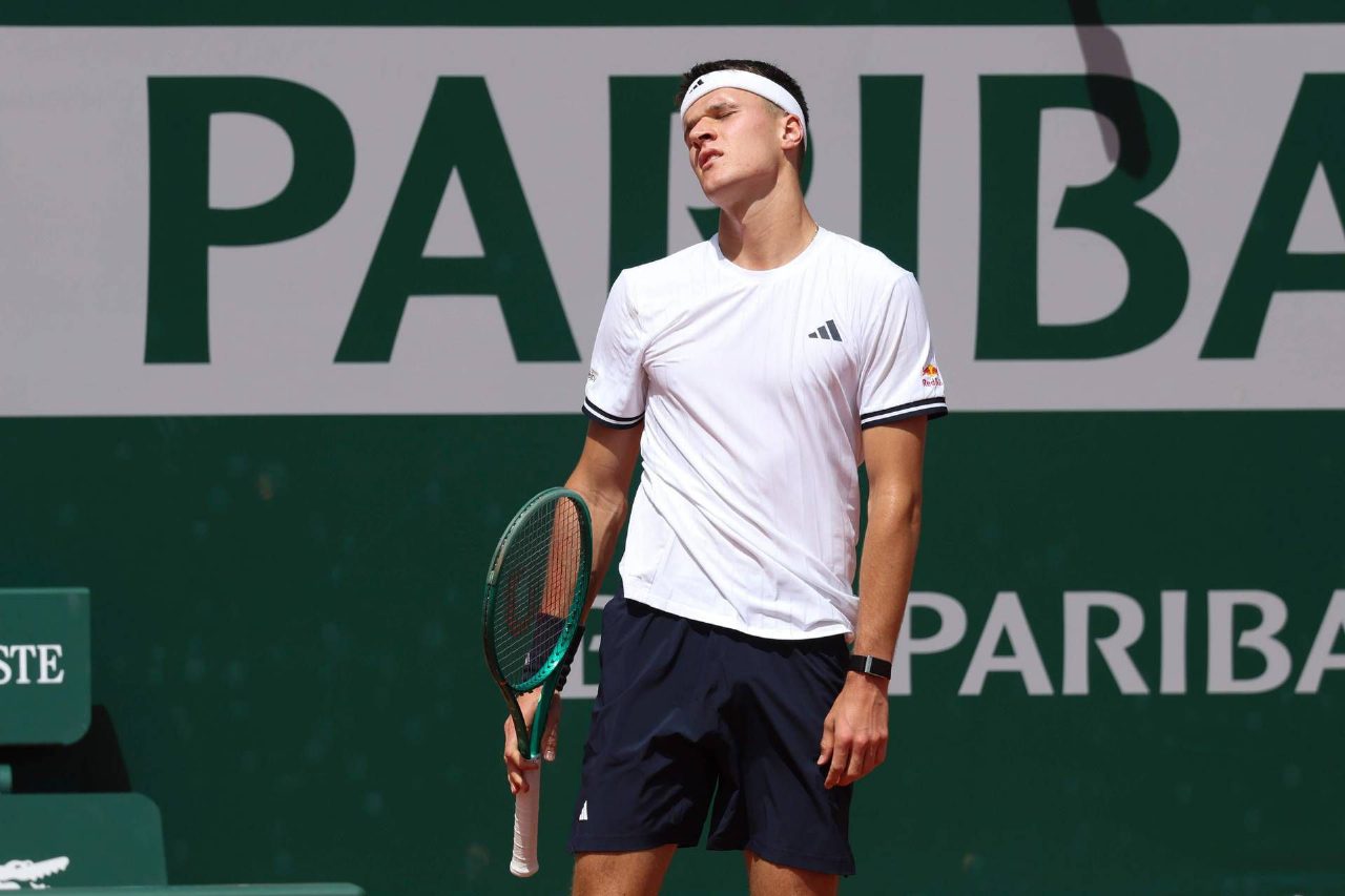 Roland Garros, Mensik fermato dalla pioggia durante l
