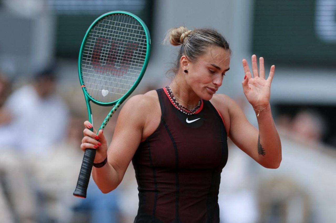 Roland Garros, Sabalenka crolla contro Shnaider dopo un match dominato per oltre un set