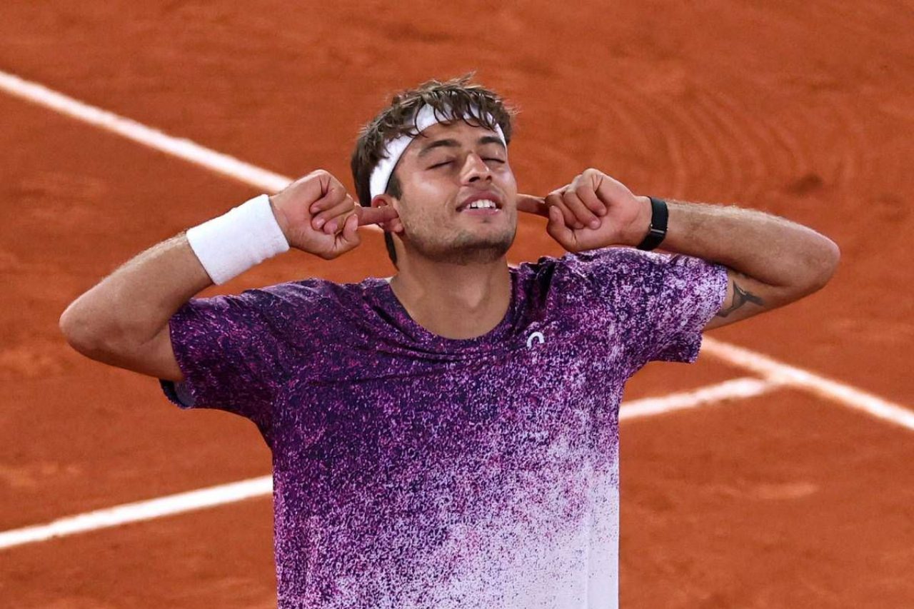Flavio Cobolli vola in semifinale al Roland Garros, il rito scaramantico è la doccia di Nadal