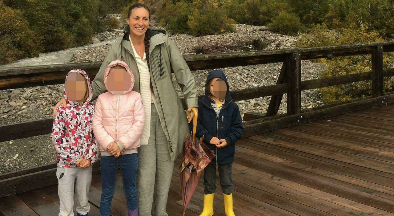 Famiglia nel bosco, Catherine riabbraccia i figli dopo tre mesi mentre attende la decisione dei giudici