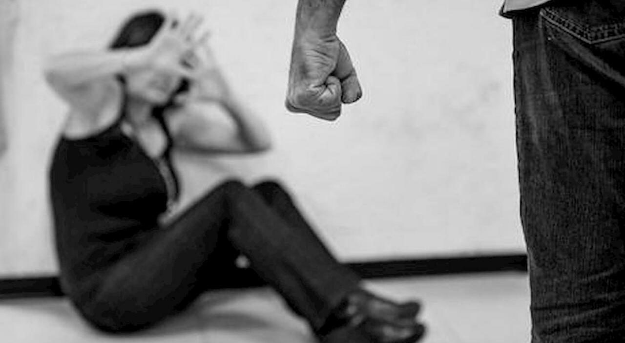 Prato, titolare a processo per violenza sessuale su una dipendente dopo psicofarmaci nel cibo