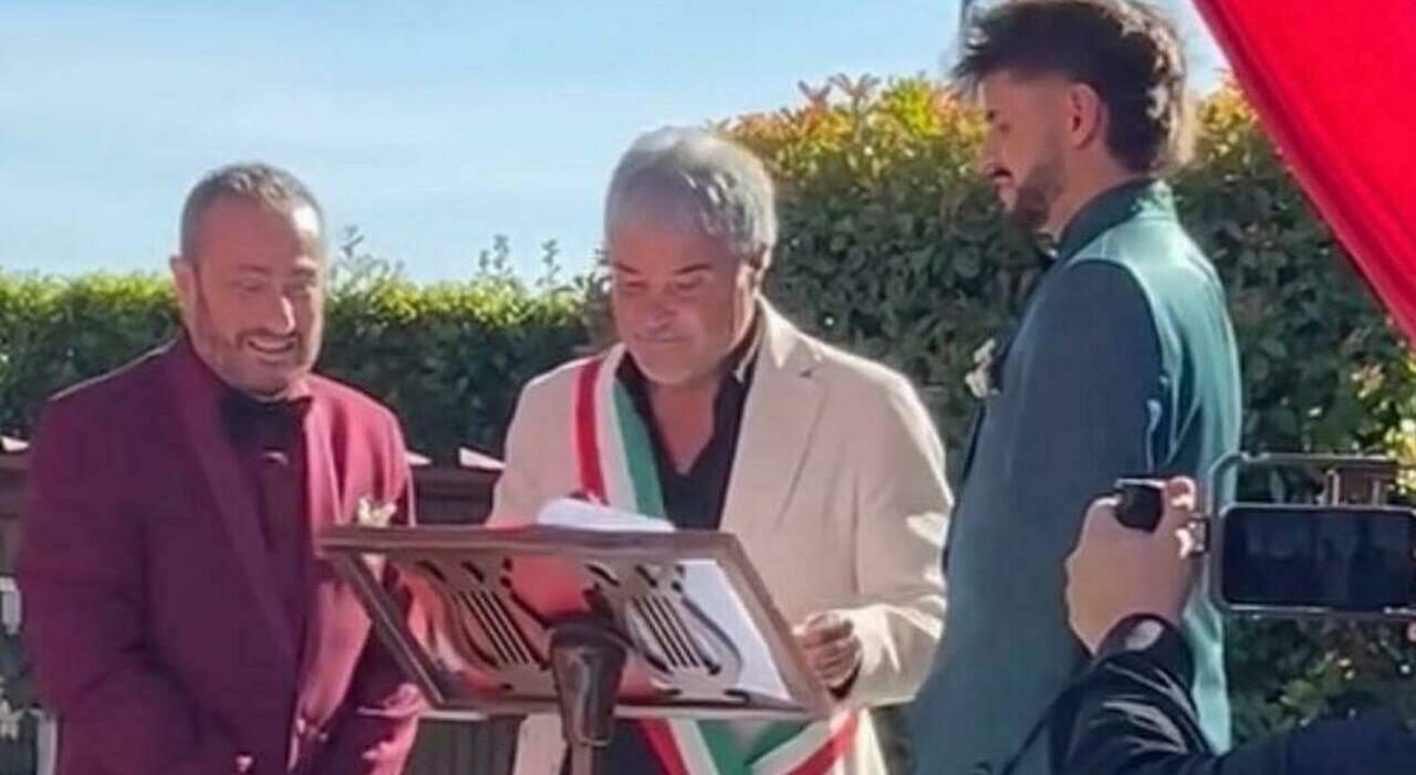 Claudio Insegno e Stefano Minotti si sposano, Pino Insegno celebra l