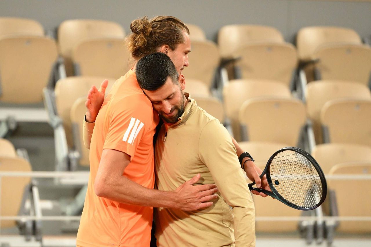 Djokovic celebra Zverev dopo il Roland Garros, il messaggio per il primo trionfo Slam
