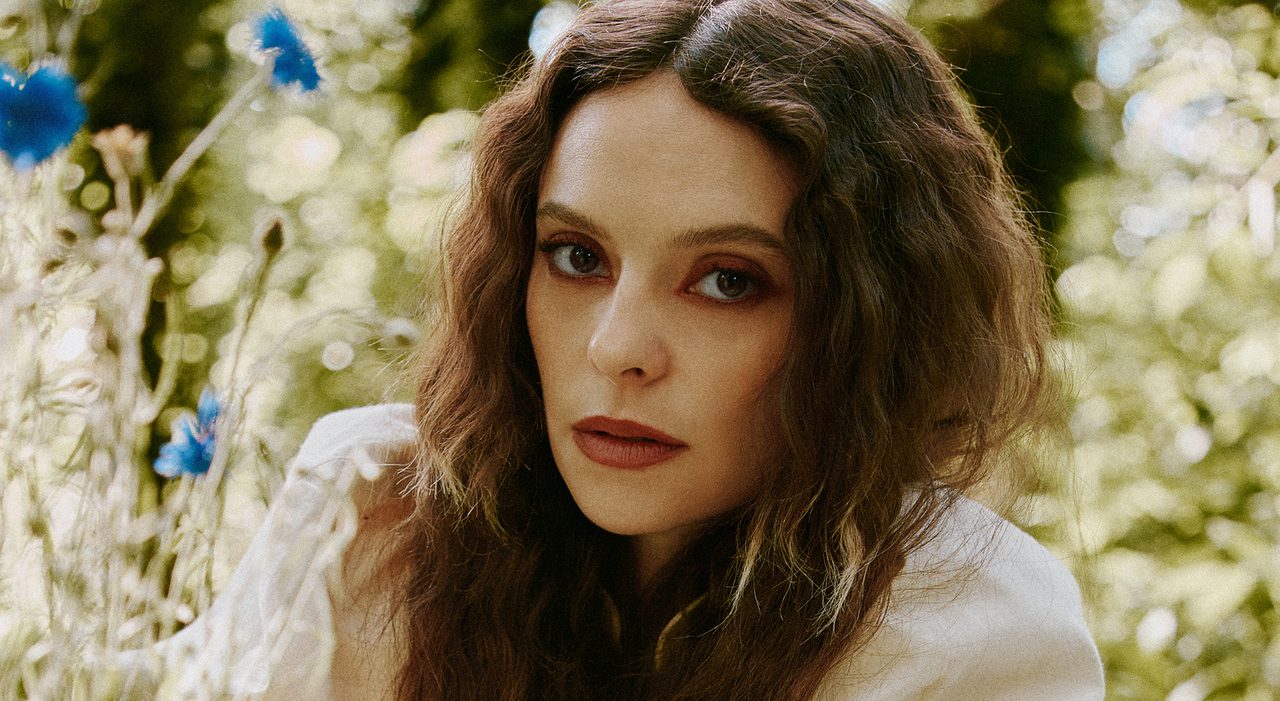 Francesca Michielin verso il matrimonio, il nuovo album Magia Bianca racconta la sua svolta artistica