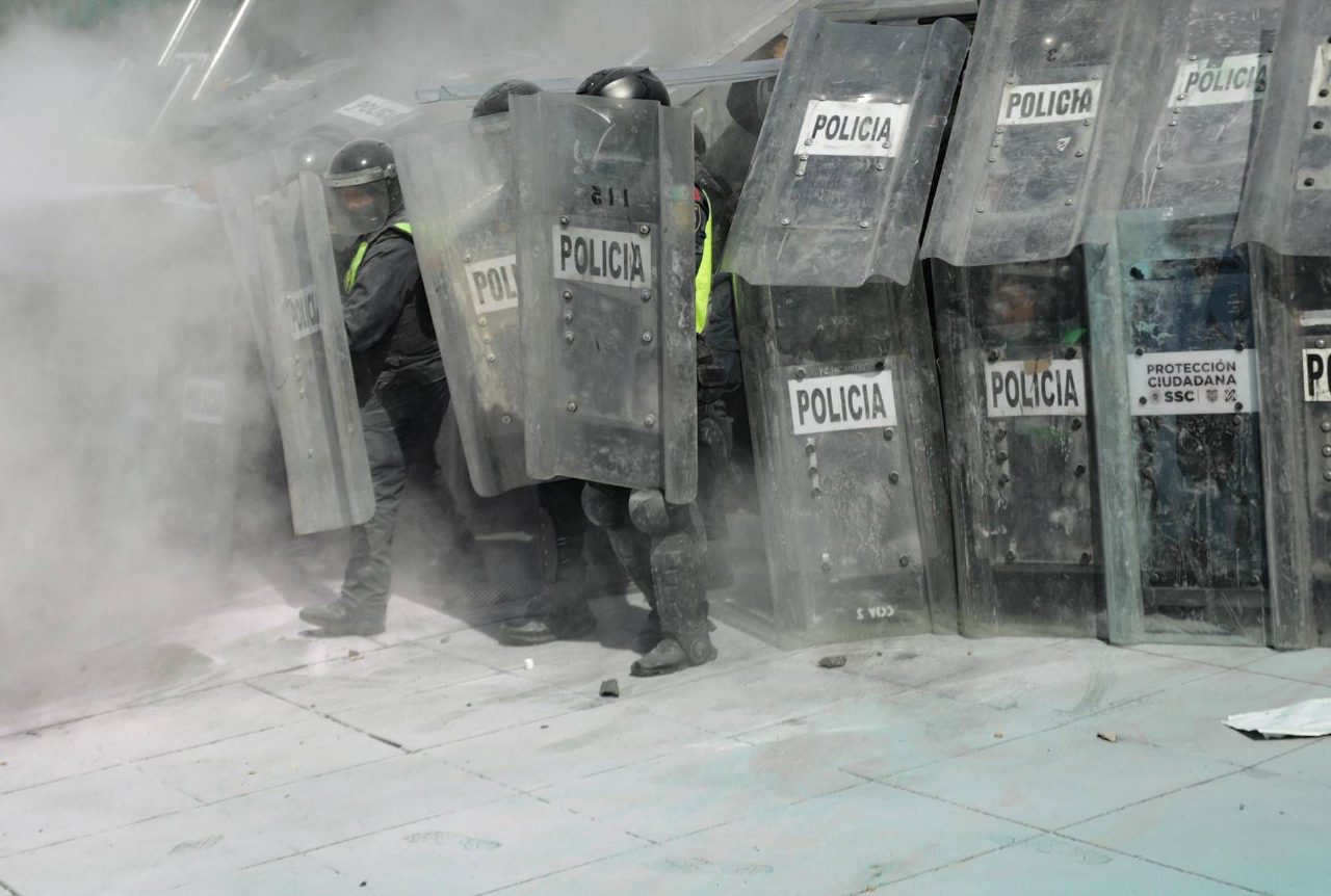 Mondiali allo stadio Azteca, scontri tra manifestanti e polizia durante Messico-Sudafrica