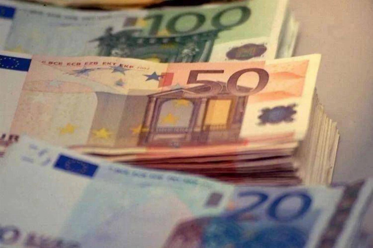 Quattordicesima e spese estive, perché molti italiani la consumano subito senza accorgersene