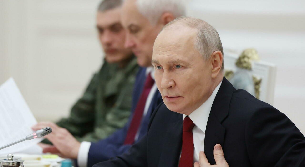 Russia e Nato, le immagini satellitari mostrano nuove basi militari ai confini dell