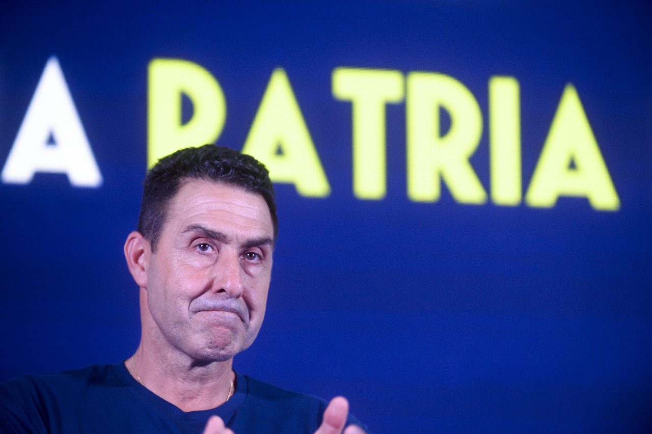 Meloni e la polemica sulle ginocchiere, Vannacci interviene sul caso nato alla Camera