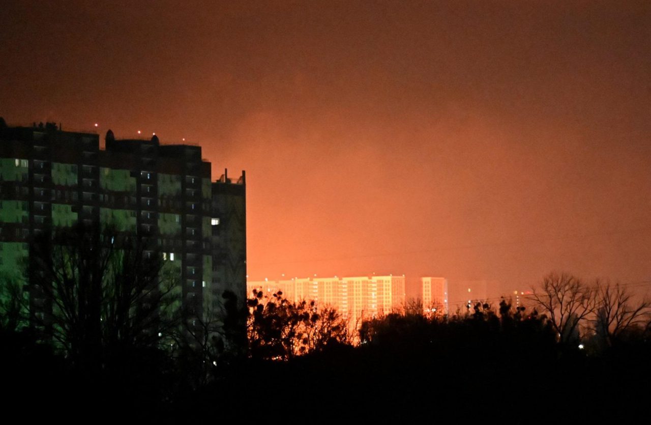 Ucraina, massiccio attacco missilistico su Kiev: edifici colpiti e raid segnalati a Kharkiv