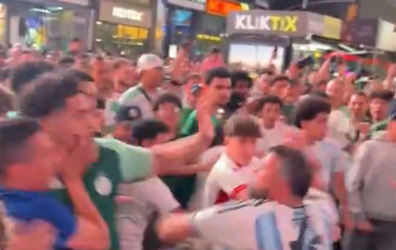 Mondiali 2026, scontri tra tifosi di Argentina e Algeria a New York prima dell