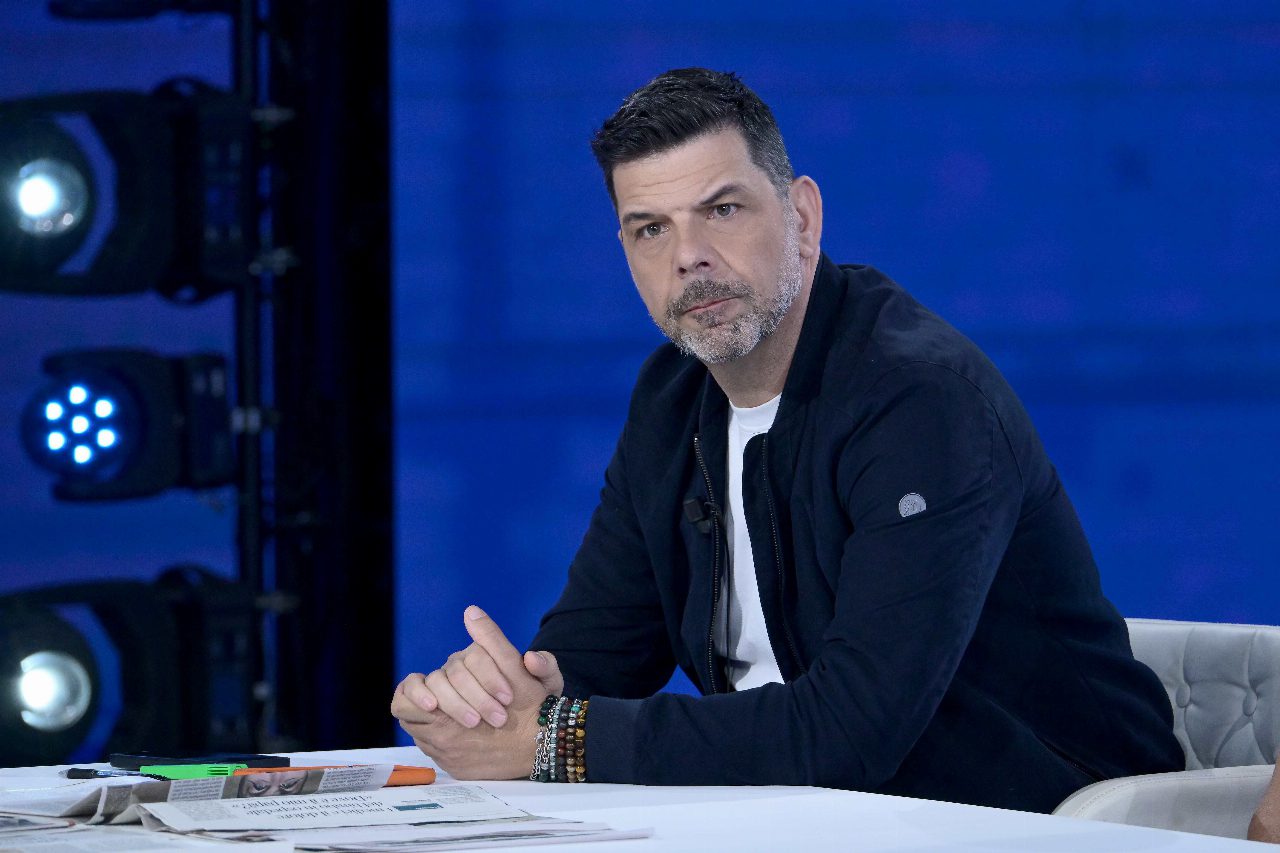 Salvo Sottile verso Ore 14 su Rai2, cambia la guida del programma dopo l