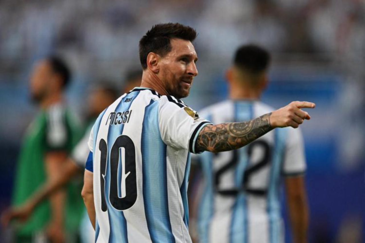 Messi firma una tripletta contro l