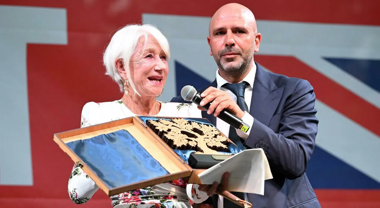 Helen Mirren premiata a Roma, Checco Zalone racconta la cena in Puglia finita senza cena
