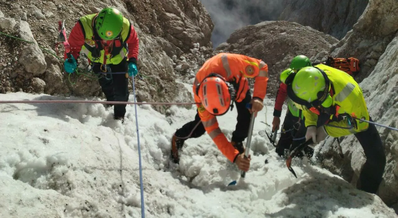 Base jumper disperso nelle Dolomiti, trovato morto dopo il lancio dal Framont