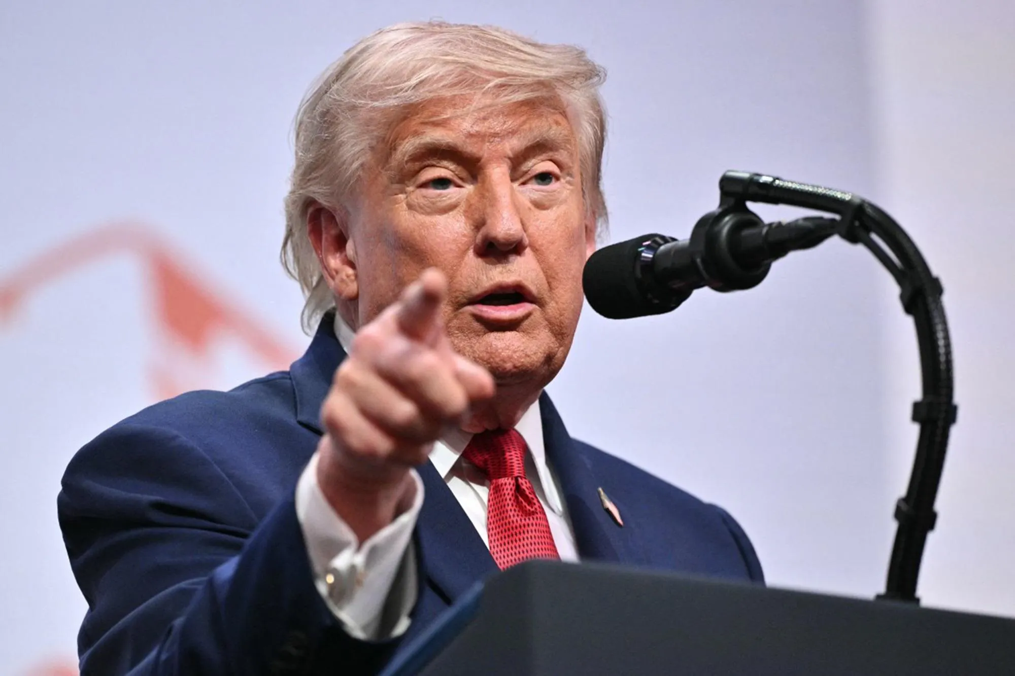 Trump contro Meloni, nuove accuse all