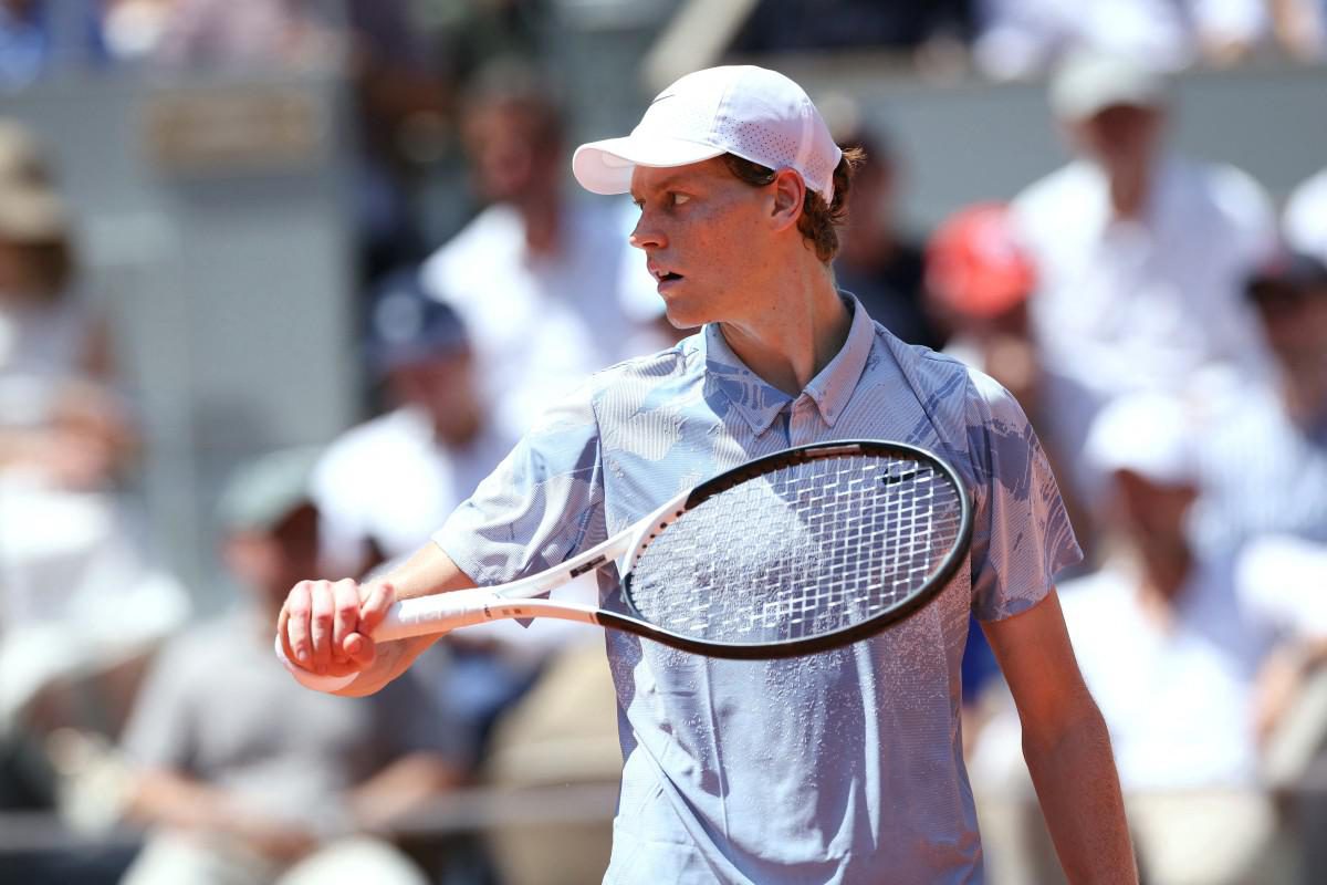 Jannik Sinner sfida Cameron Norrie a Londra, debutto sull