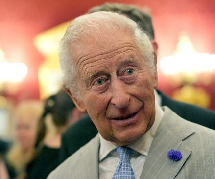 Harry e Meghan nel Regno Unito, re Carlo tra l