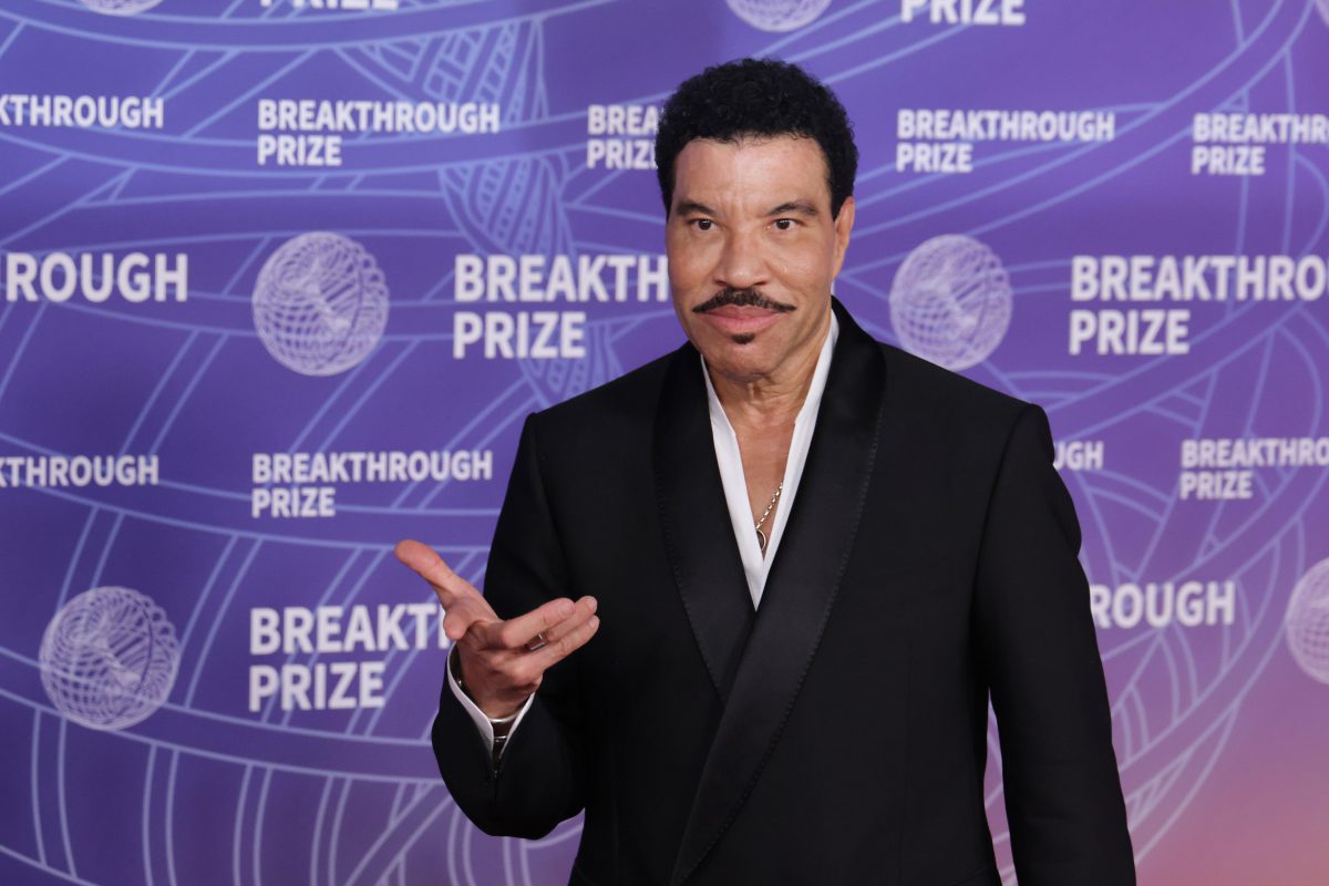 Lionel Richie accusa un malore a Saint Paul, rinviati due concerti del tour