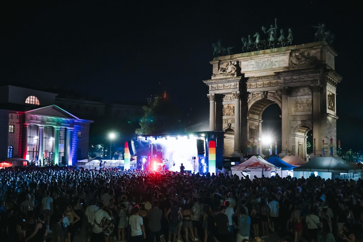 Milano Pride 2026, parata alle 17 per il caldo record e presidi sanitari sul percorso