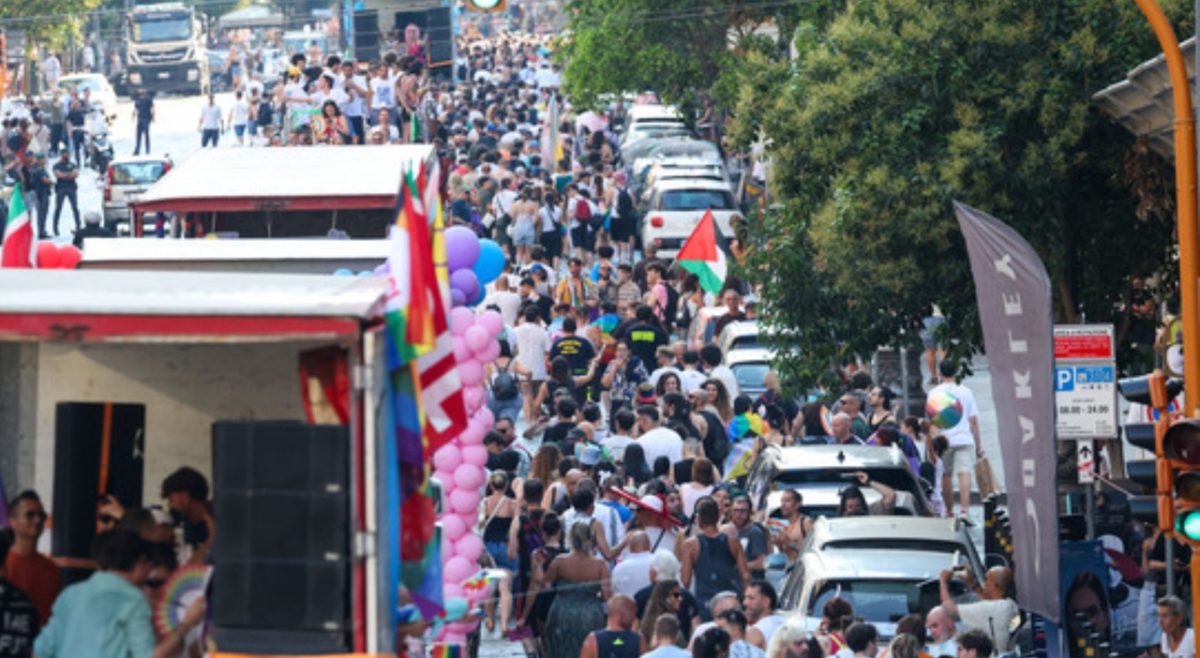Napoli Pride, tre giovani fermati dopo molestie e aggressione ai poliziotti