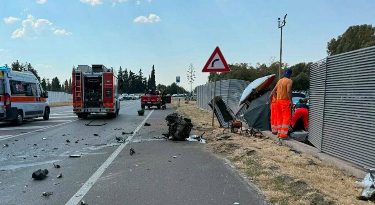 Taranto, scontro frontale sulla statale 106: muore un uomo, ferita gravemente la famiglia
