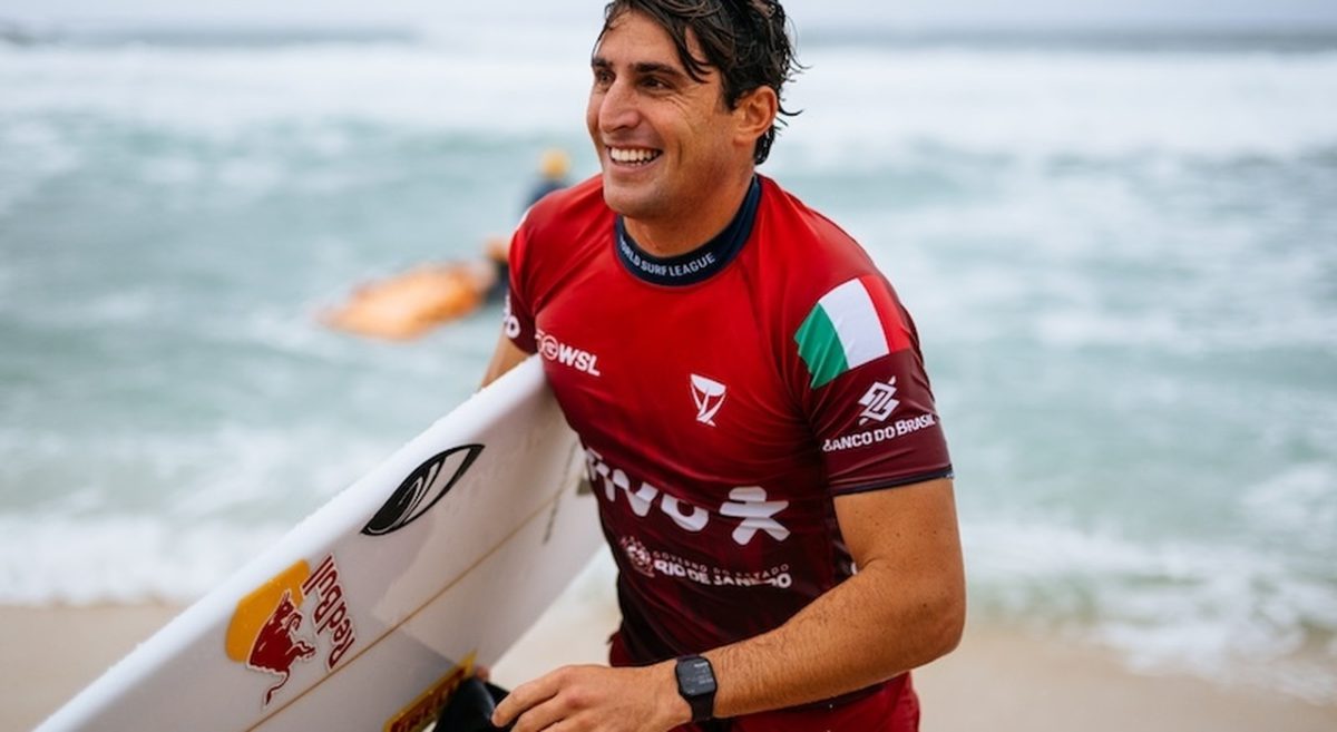 Leonardo Fioravanti vola in vetta al ranking mondiale, è il primo italiano nella storia della World Surf League