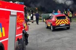 Incendio in un palazzo ad Anversa, almeno sei morti e numerosi feriti dopo il rogo