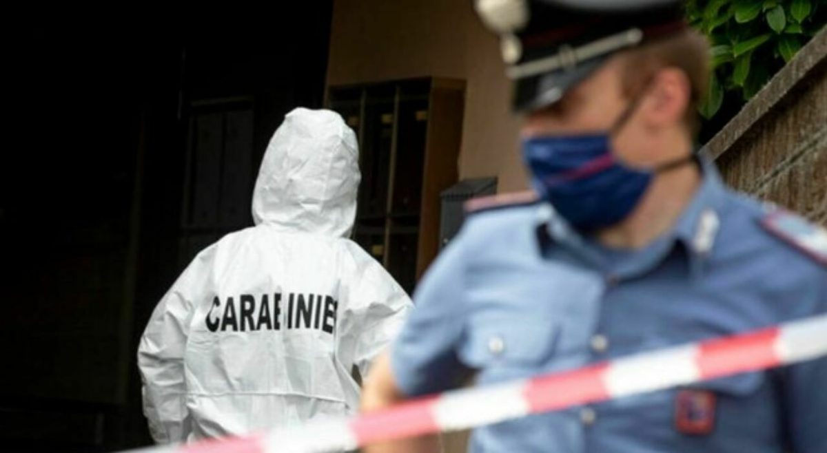 Civitanova Marche, uomo di 62 anni ucciso in casa a coltellate: indagini sulla compagna