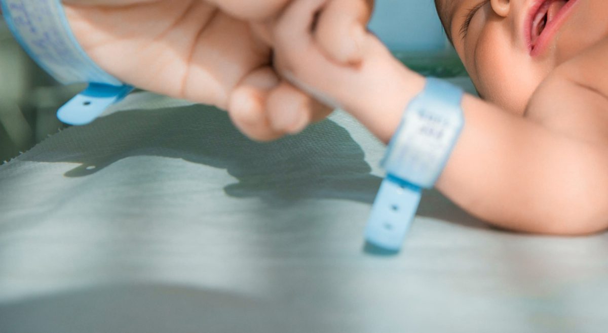 Bambino dichiarato morto in Arizona, trovato vivo dopo cinque ore in obitorio con gravi danni cerebrali Bambino dichiarato morto in Arizona, trovato vivo dopo cinque ore in obitorio con gravi danni cerebrali