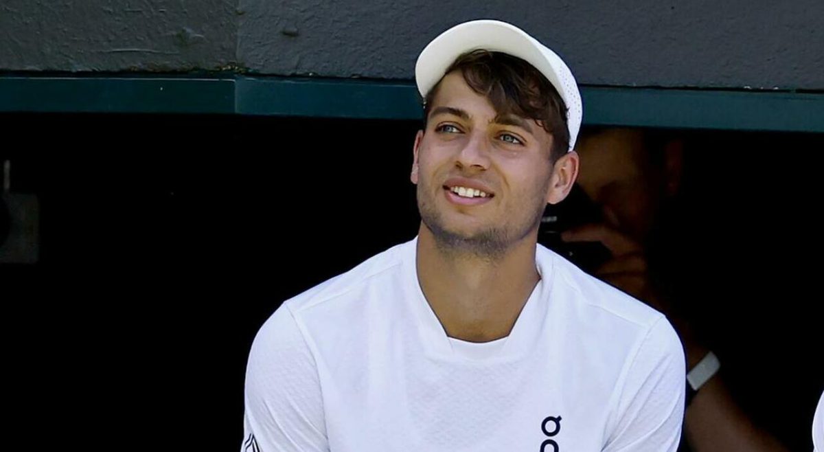 Flavio Cobolli ai quarti di Wimbledon, ma resta senza alloggio e scherza con il pubblico