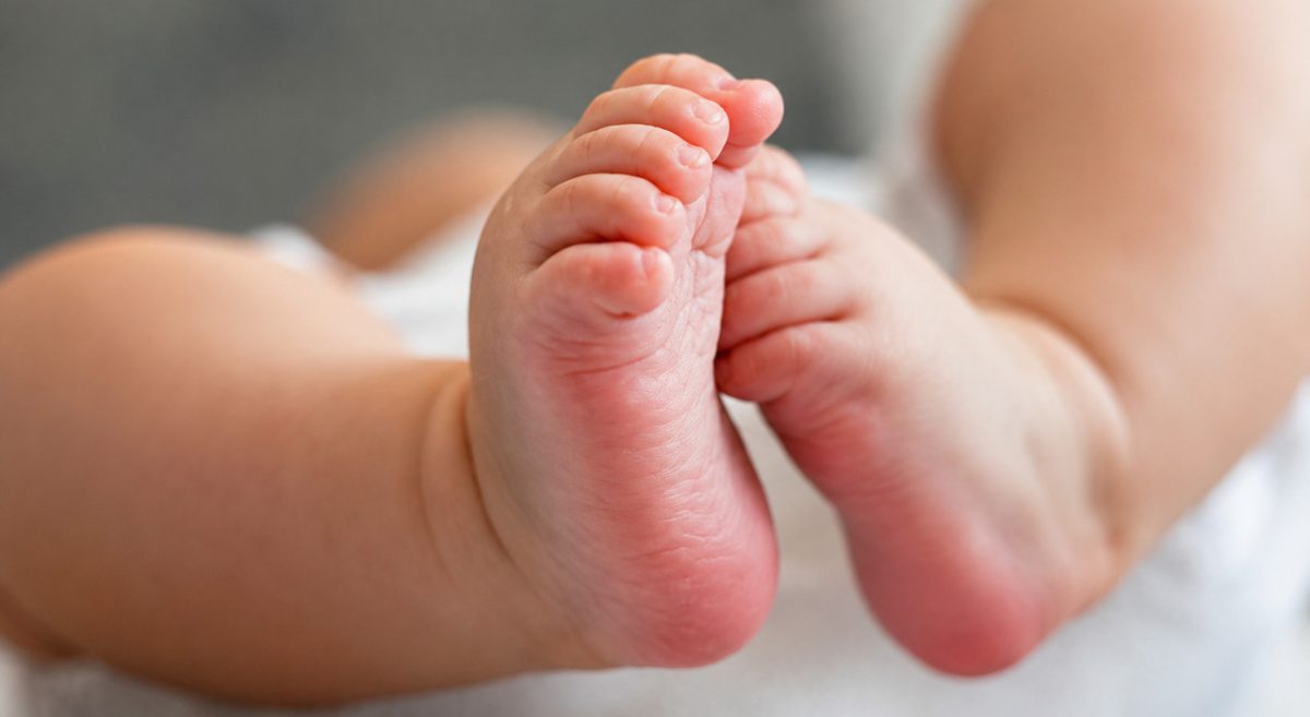 Neonato ferito dopo la circoncisione in casa, denunciato un cardiologo nel Bresciano