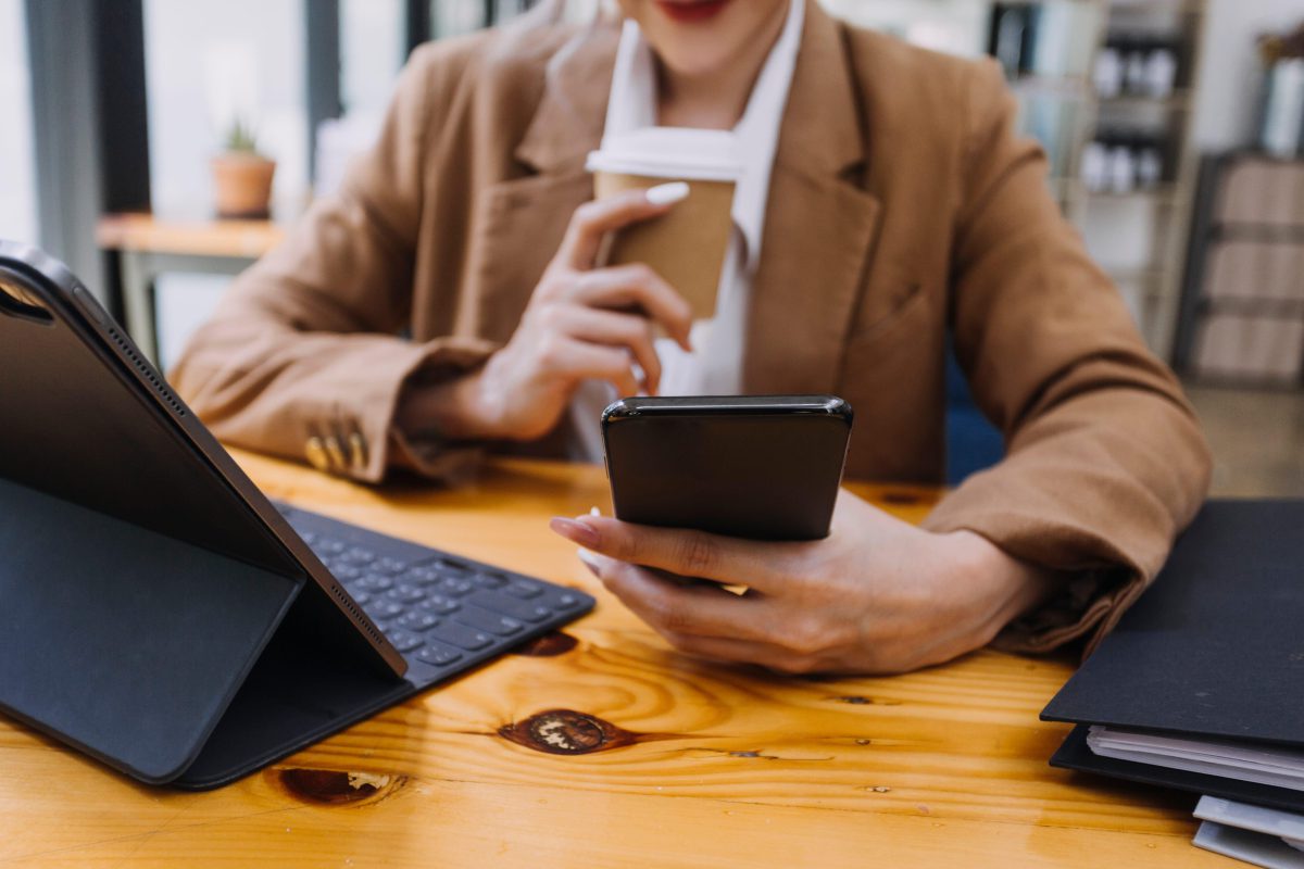 Multitasking, uomini e donne alla pari tranne nella conversazione durante più compiti