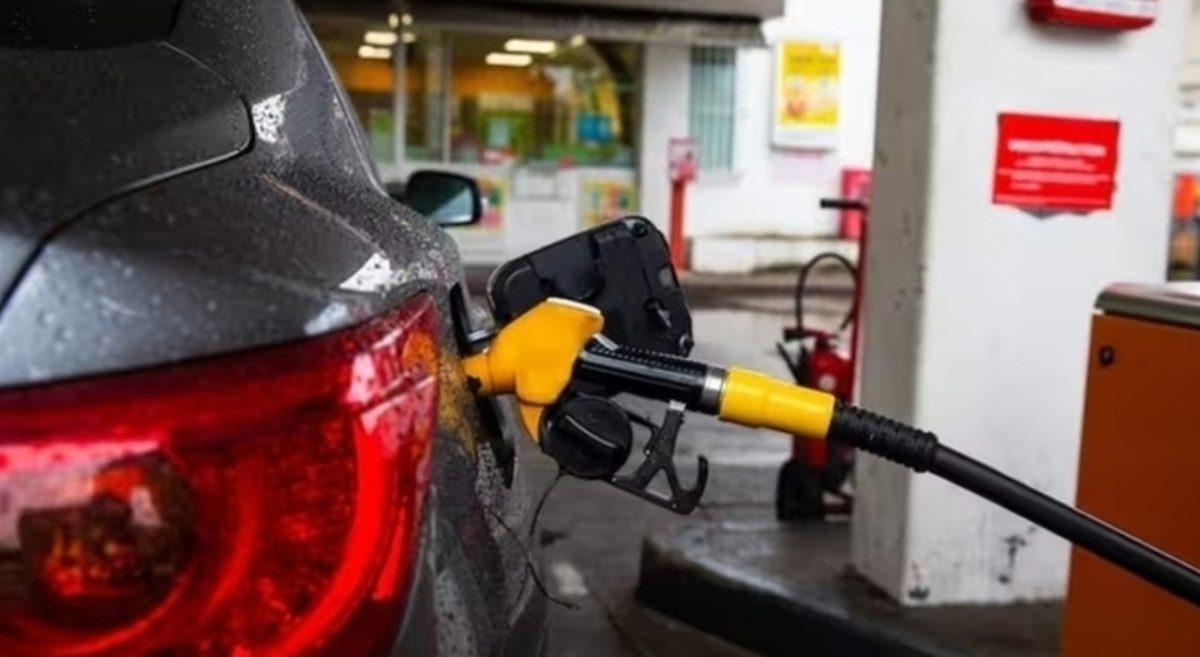 Benzina e diesel oltre i 2 euro, quanto costa un pieno e come funziona la nuova app Benzina e diesel oltre i 2 euro, quanto costa un pieno e come funziona la nuova app